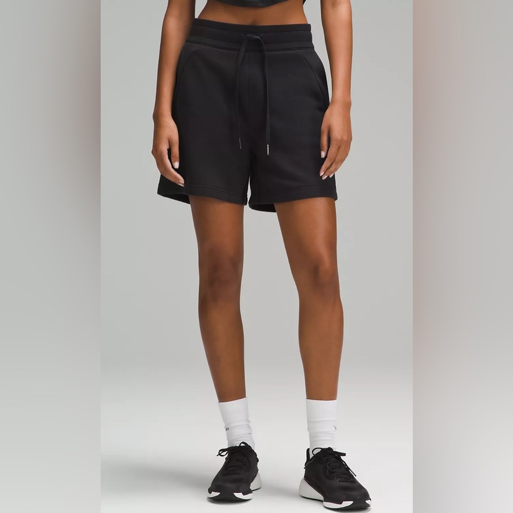 Lululemon Scuba High-Rise Short 5"